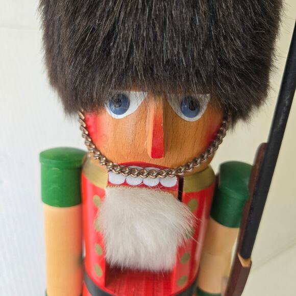 Steinbach Volkskunst Nutcracker English Guardsman 16" Made in Germany - Picture 5 of 9